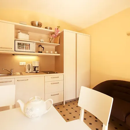 goethezimmer - kleine Ferienwohnungen in der Leibnizallee Weimar  Exterior foto