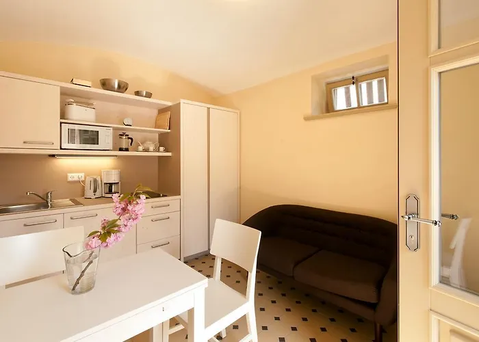 goethezimmer - kleine Ferienwohnungen in der Leibnizallee